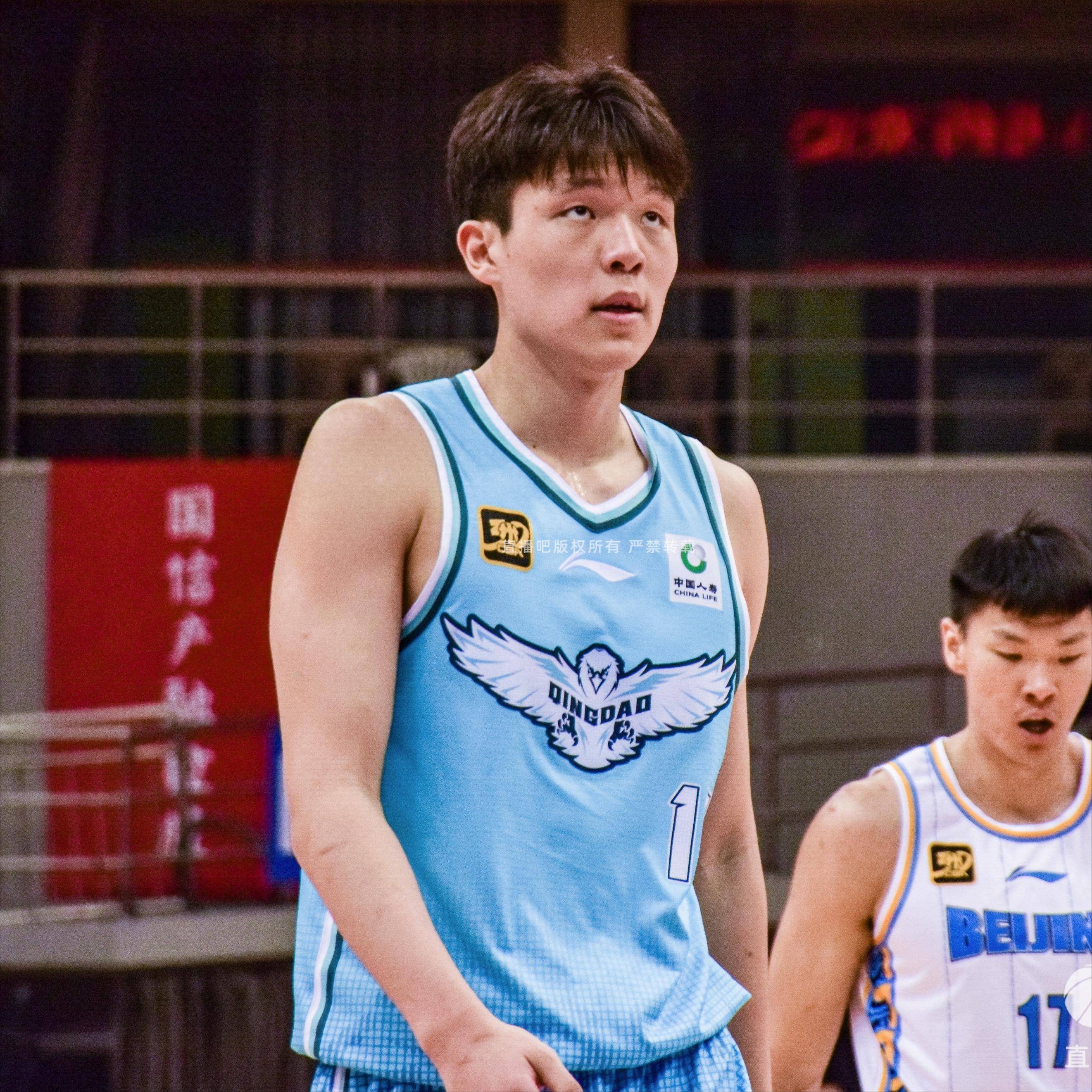 8255美元!杨瀚森联合试训球衣拍高价仅次于状元弗拉格(杨瀚森试训球衣卖了8255美元)